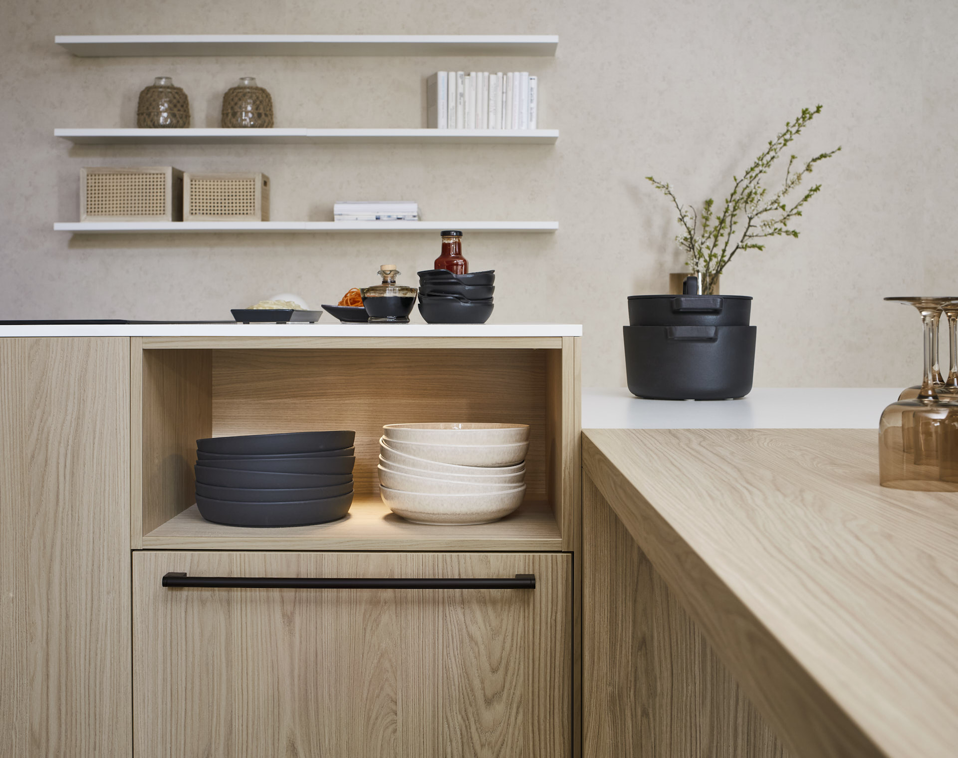 Moodschuss, Teil von Regalelement, indirekte Beleuchtung, Mix aus Eichennachbildung und Premium matt weiß