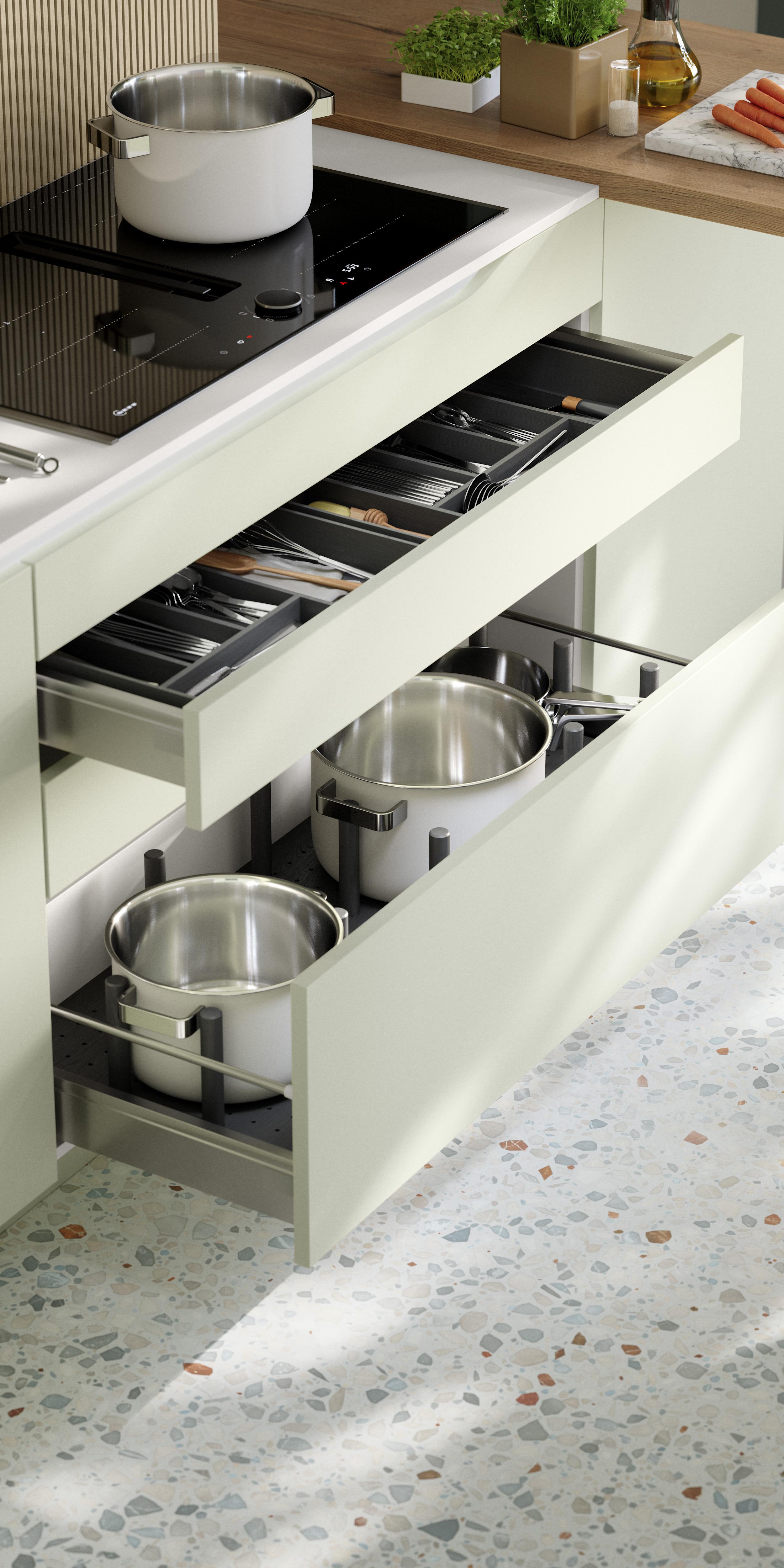 NOBILIA Jadegrün mit Neff Kochfeld - Fokus auf Schubladenelemente