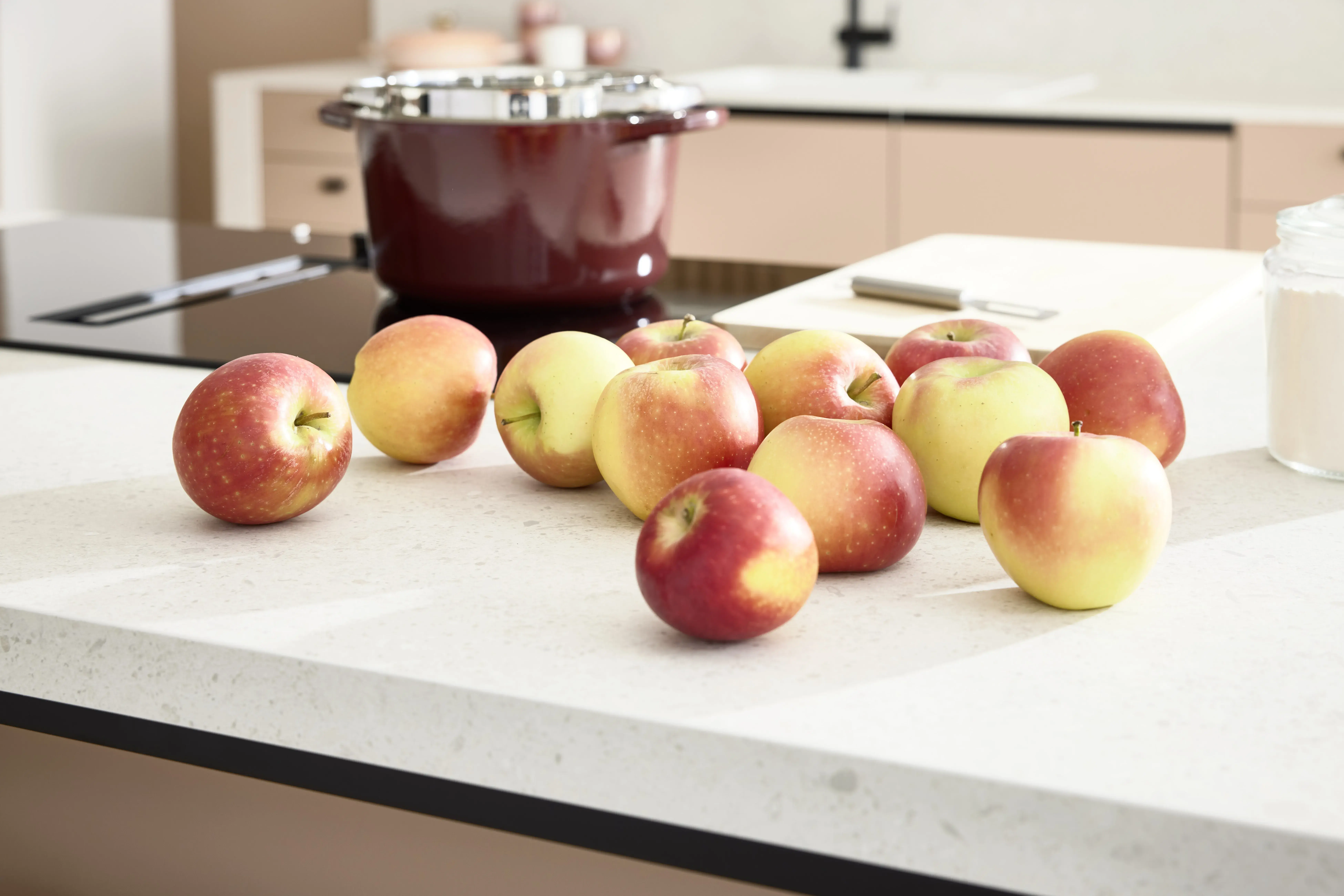 NOBILIA Koralle Moodshot, Äpfel auf Arbeitsfläche