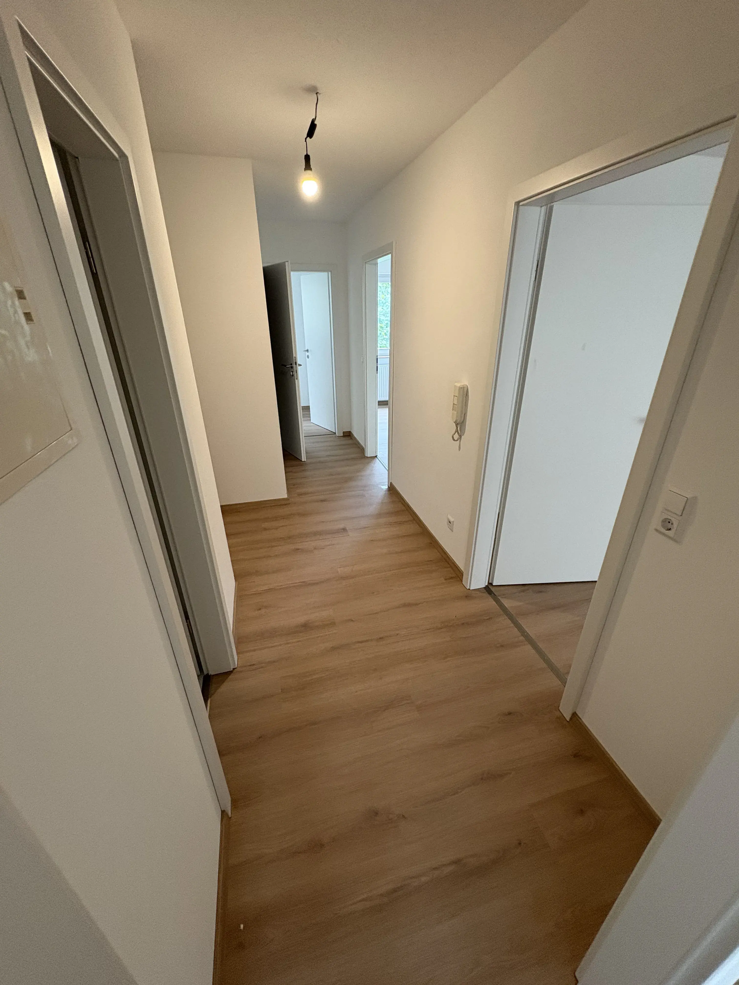 Laminatboden in einer Mietwohnung.