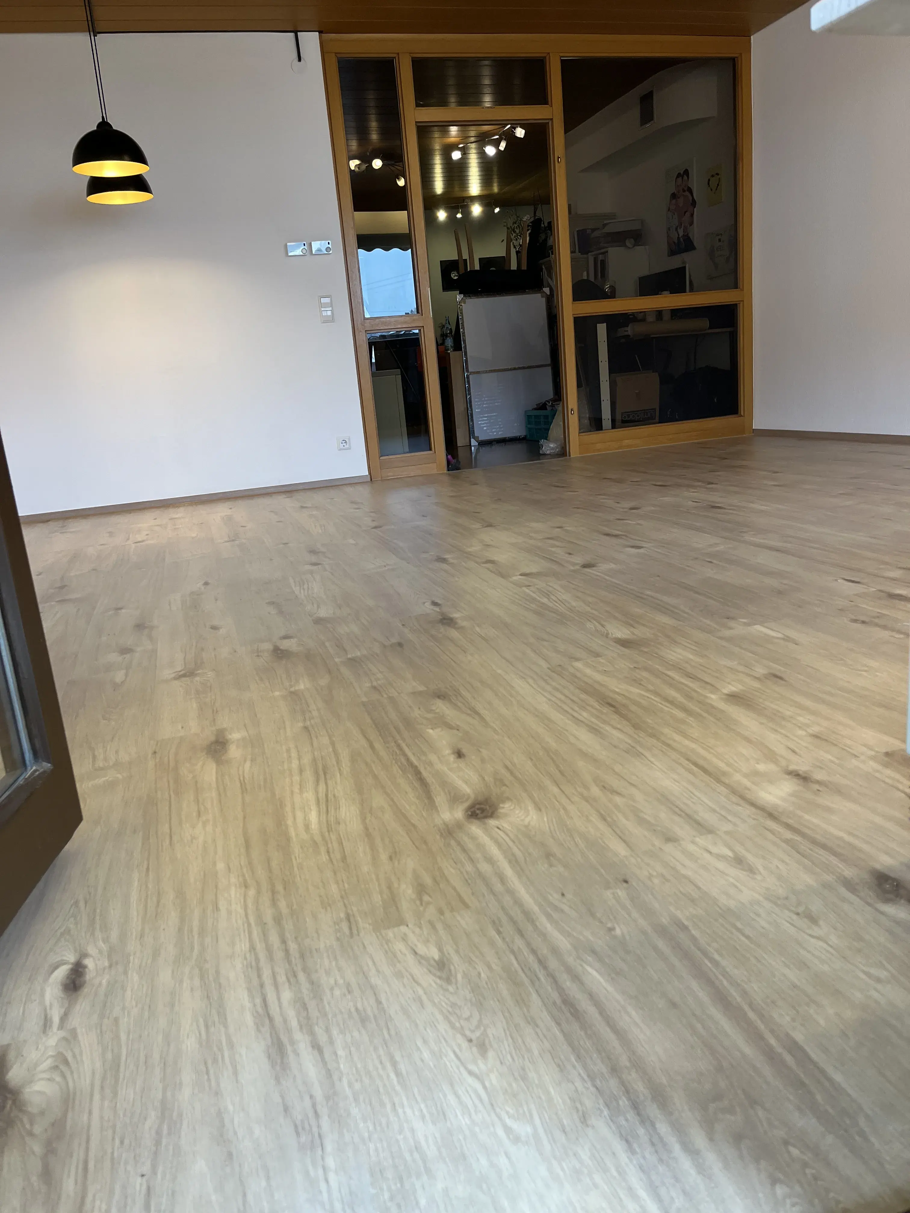 Laminatboden im Wohnzimmer.